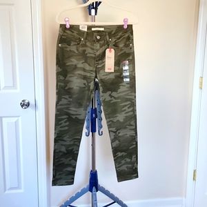 Levi's, size 10, camo